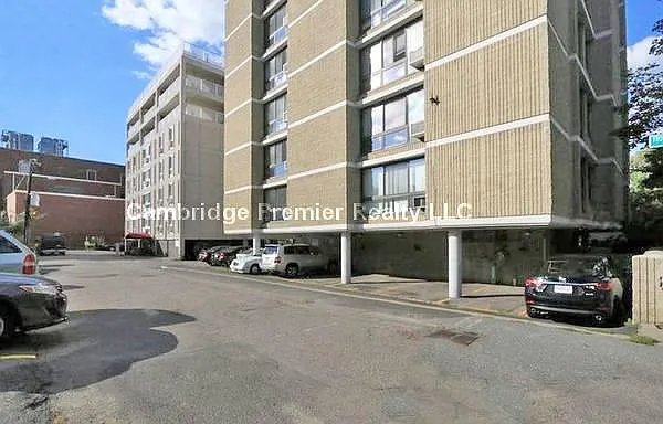 45 Trowbridge St #4A — Photo 9