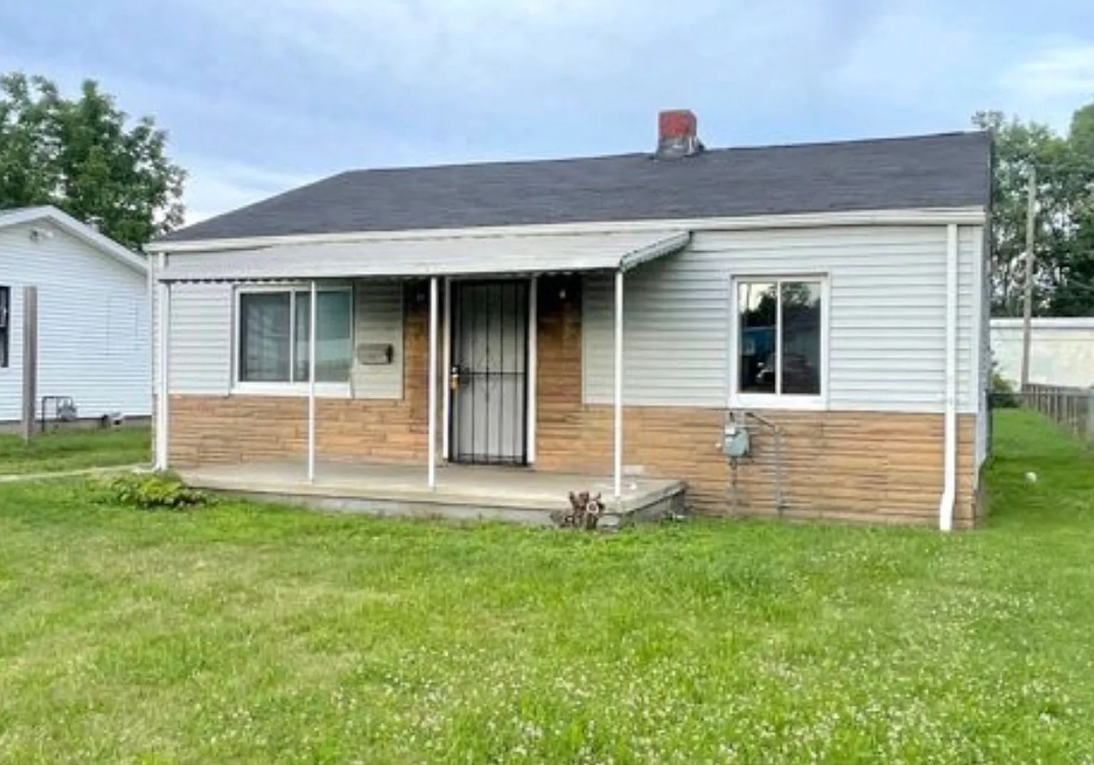 2 Bed 1 Bath — Photo 1
