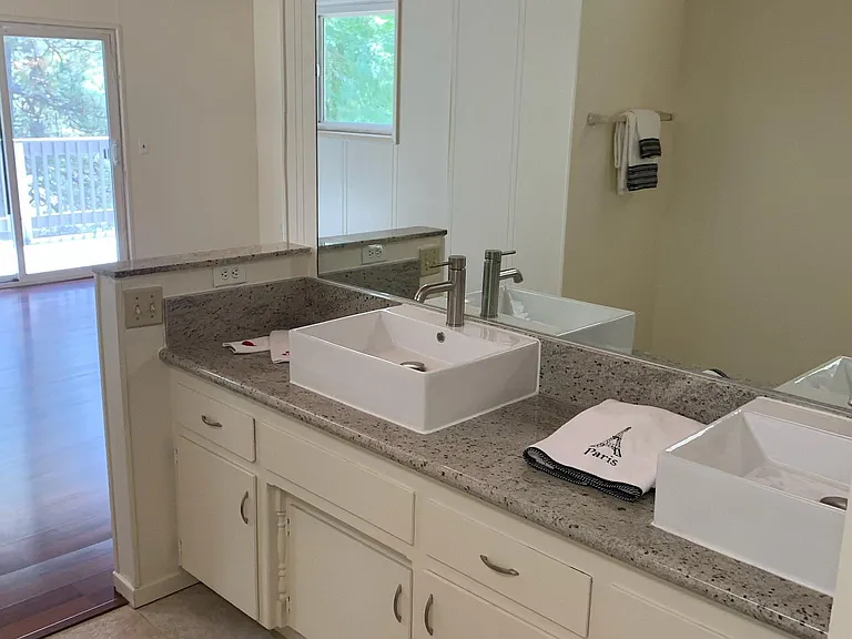 En suite master bathroom