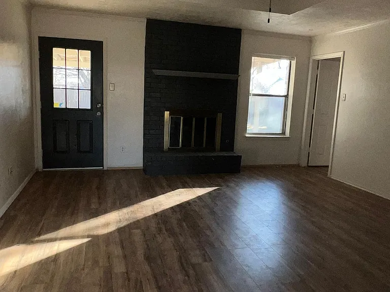 2512 La Paloma Dr — Photo 2