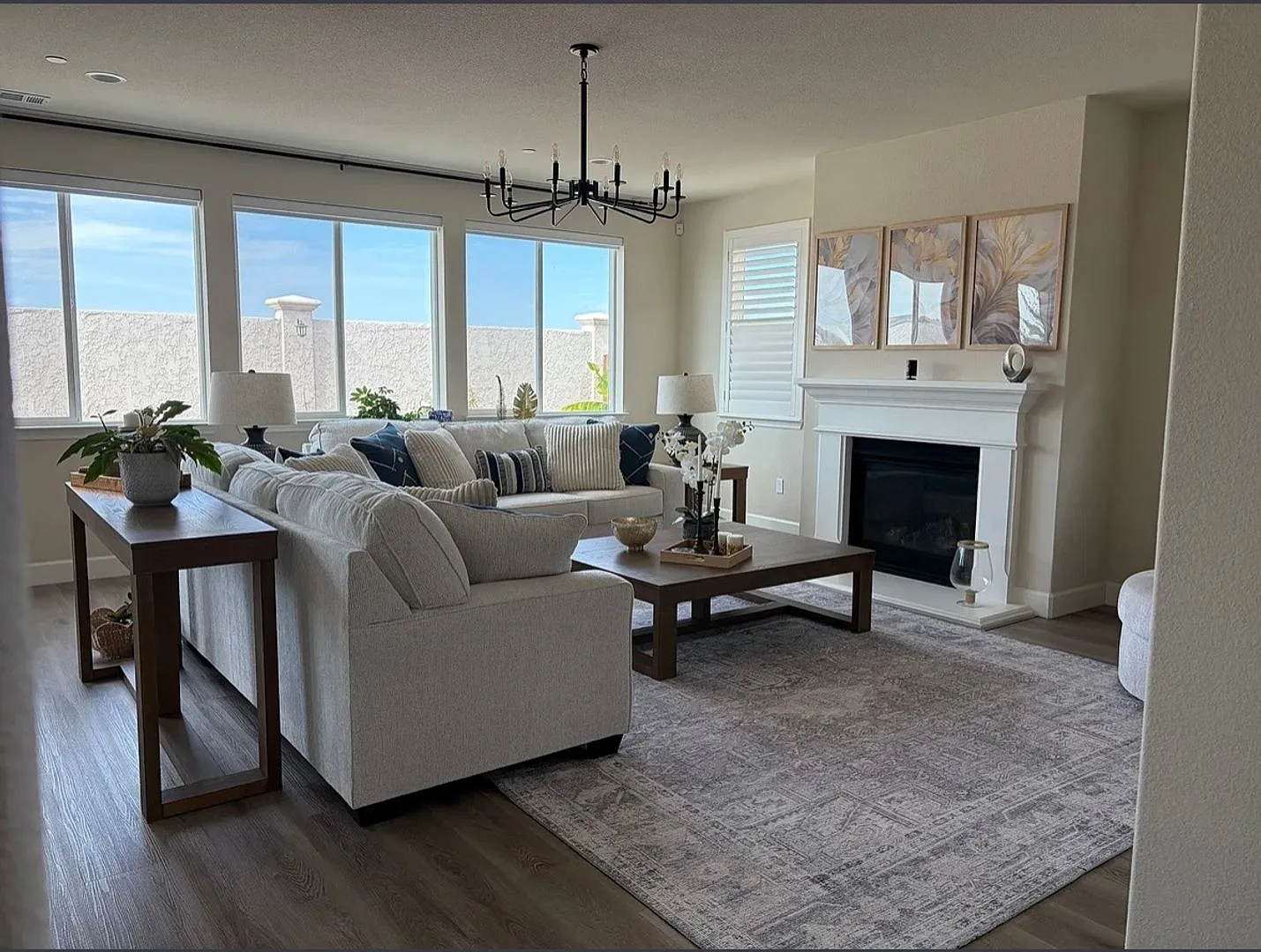 Luxury - New Executive Home | Furnished or Unfurnished | 5 Bedrooms | Antioch — Photo 2