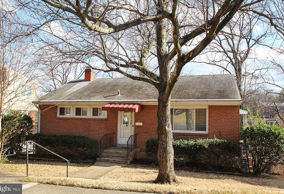 2nd image of 2444 S Culpeper St