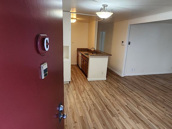 3rd image of 101 Piccadilly Pl APT C