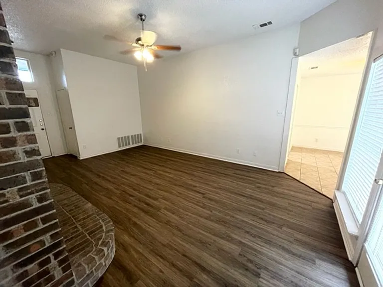 5800 Stone Meadow Ln — Photo 3