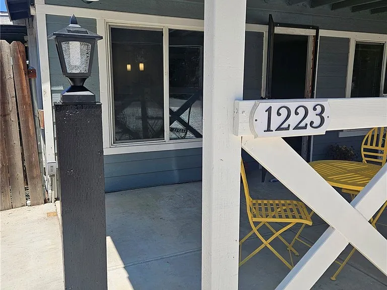 1223 Rose St — Photo 4