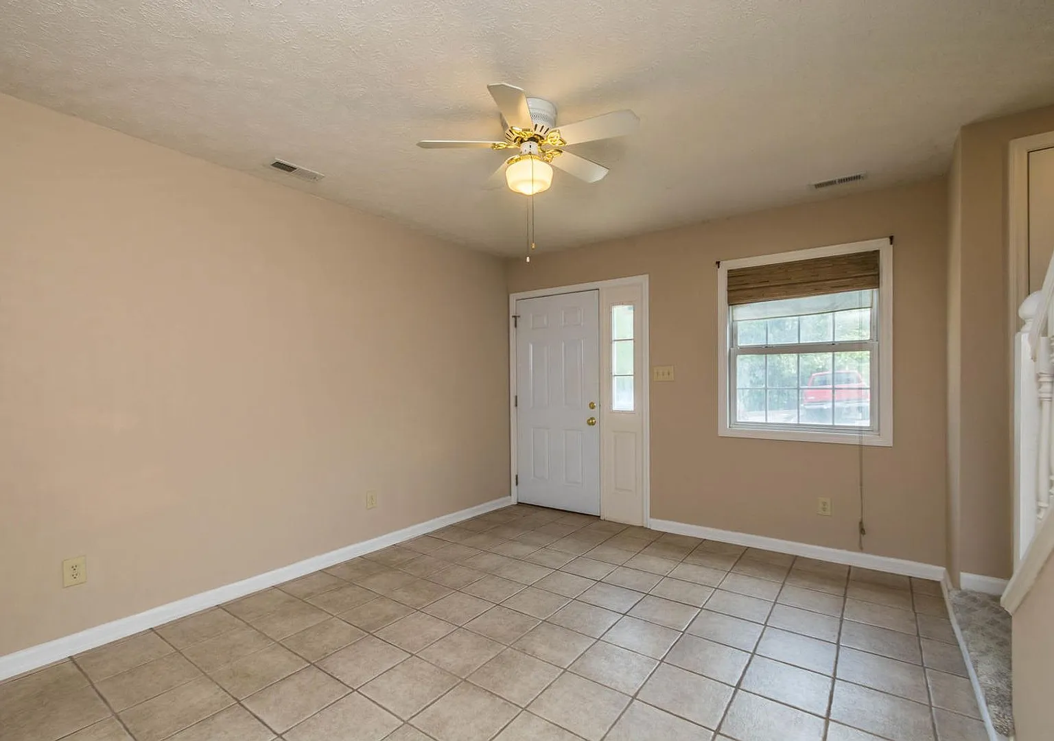 732 Sherwood Hills — Photo 3