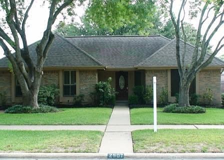 1st image of 2907 Edgewood Dr