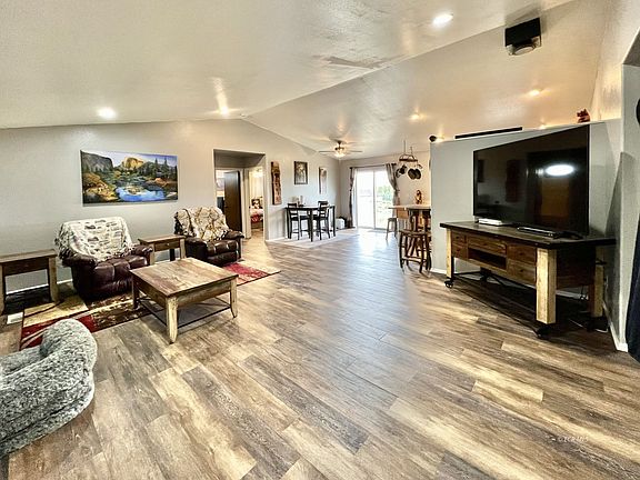 2nd image of 865 Black Oak Dr