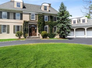 5 Carriage Hill Rd, White Plains, NY 10604