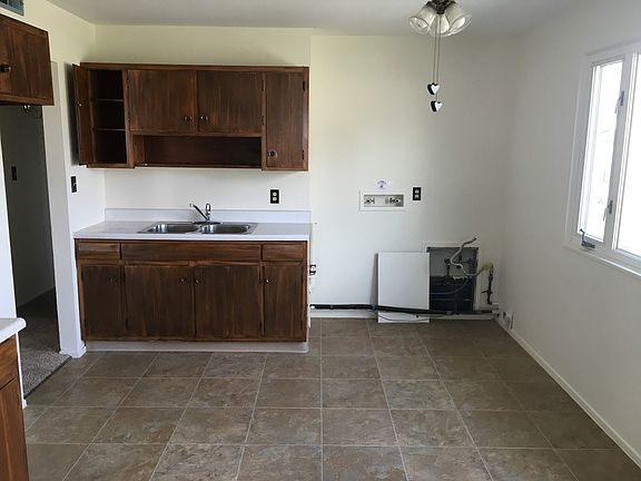 4th image of 713 Carlton St