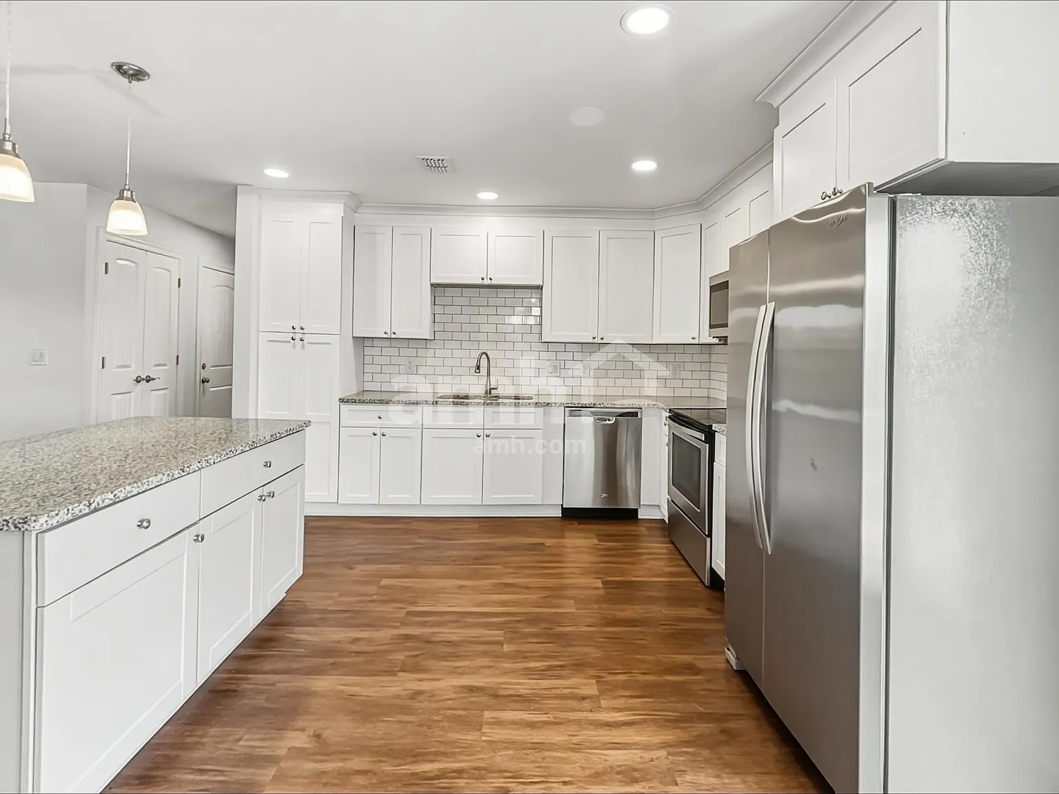 4 bed, 2.5 bath, 2306 sqft, $2,850 — Photo 3