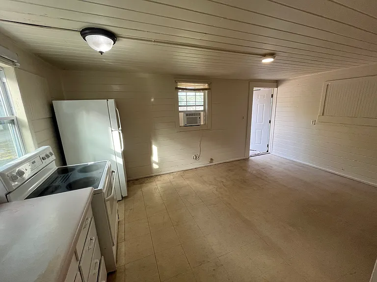 662 Avenue J NW #658-1/2 — Photo 3