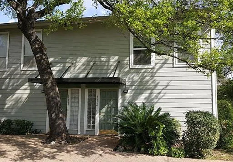 exterior end unit townhouse