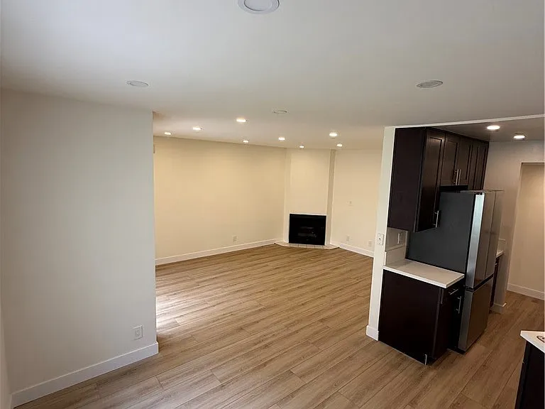1207 N Columbus Ave #102 — Photo 4