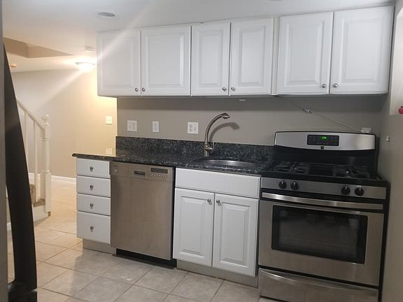 3rd image of 905 N Edgewood St