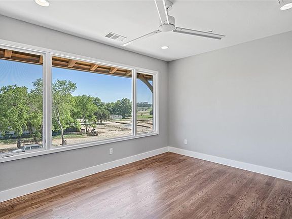 5th image of 452 Buena Vista Dr