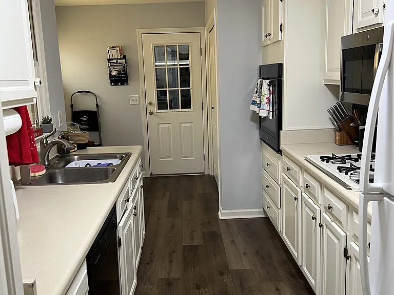 2827 Springwood Dr — Photo 11