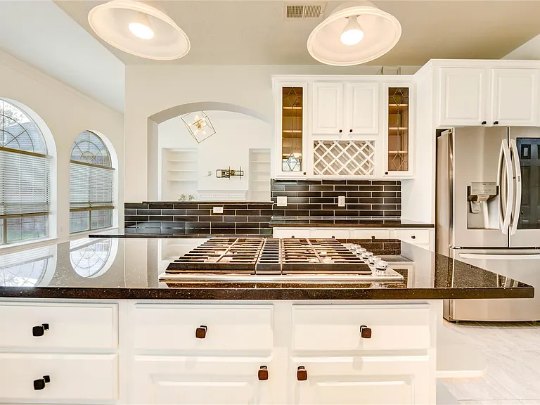8803 Memorial Creek Dr — Photo 30
