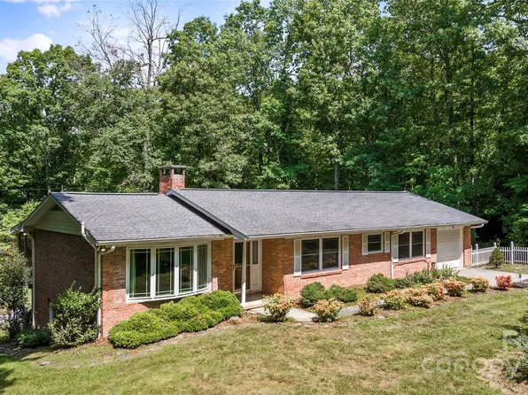 304 Jeter Mountain Ter, Hendersonville, NC 28739