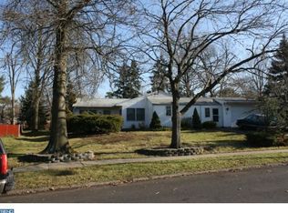 38 Incurve Rd, Levittown, PA 19057