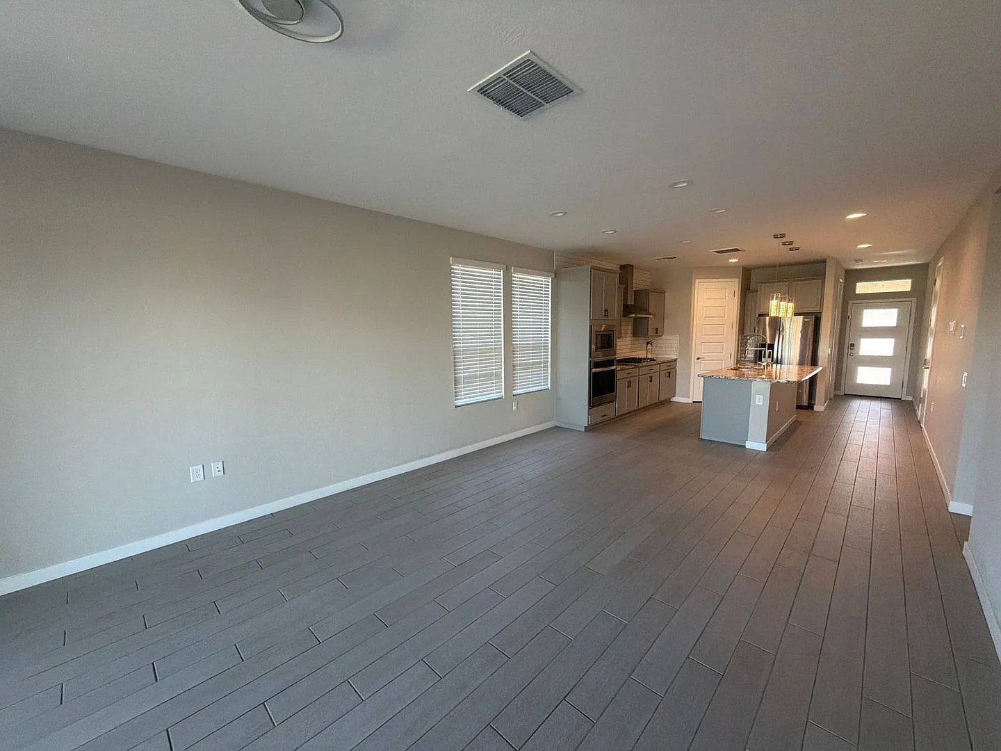 3 bed, 2.0 bath, 1614 sqft, $2,300 — Photo 4