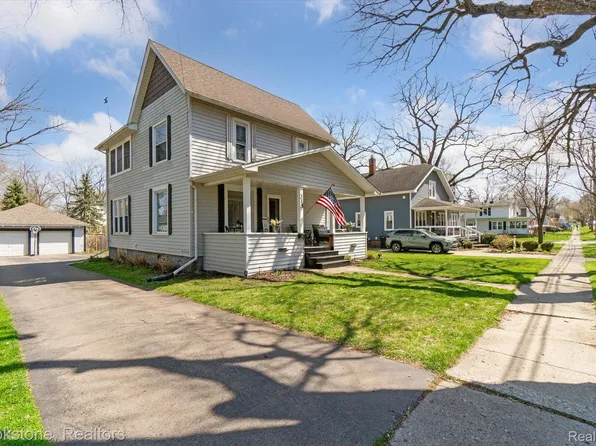 315 Jewett St, Howell, MI 48843