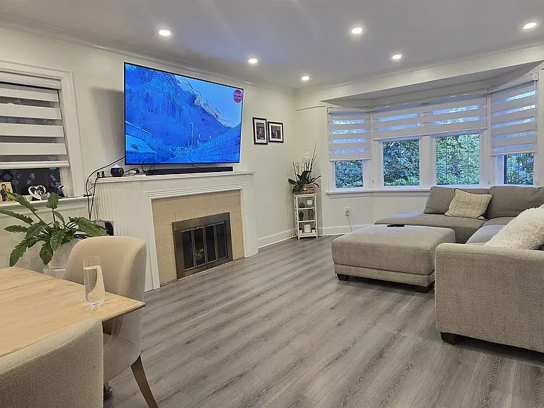 407 Saint George St — Photo 11