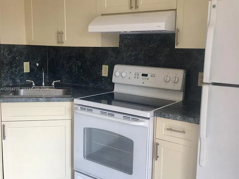 5400 W 21st Ct #306 — Photo 8