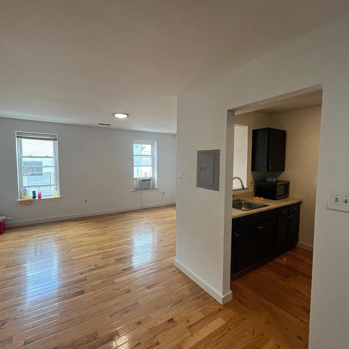 2 bed, 1.0 bath, 843 sqft, $2,100 — Photo 3