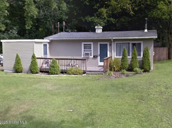 40 Sherwood Drive, Latham, NY 12110