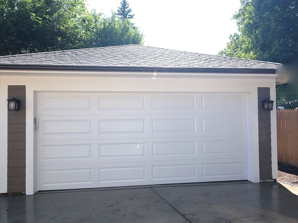 Detached 2 Car Garage