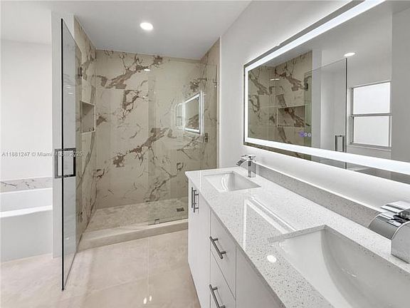 3rd image of 611 Carrington Ln