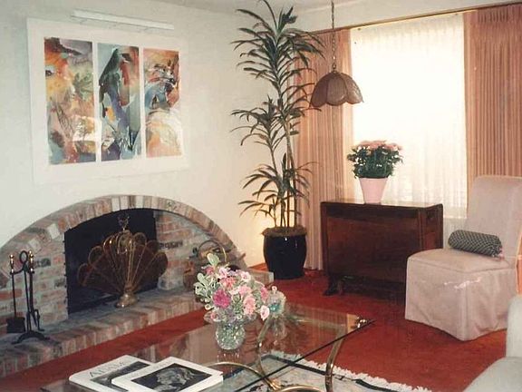 4th image of 2591 El Portal Dr APT C
