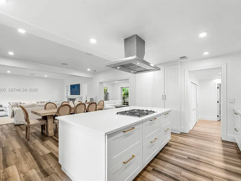 5236 Pine Tree Dr — Photo 15