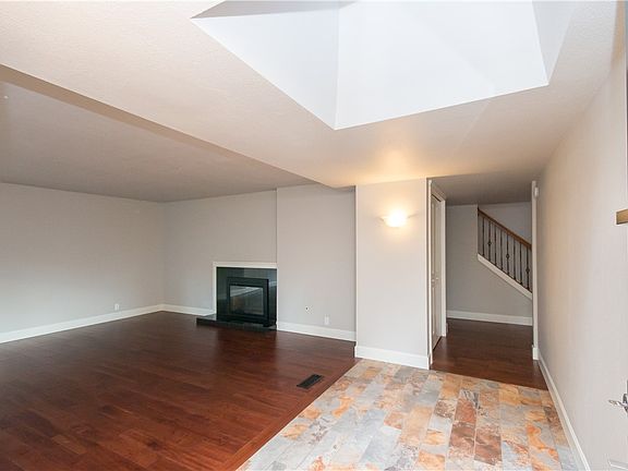 4th image of 16431 NE 19th St
