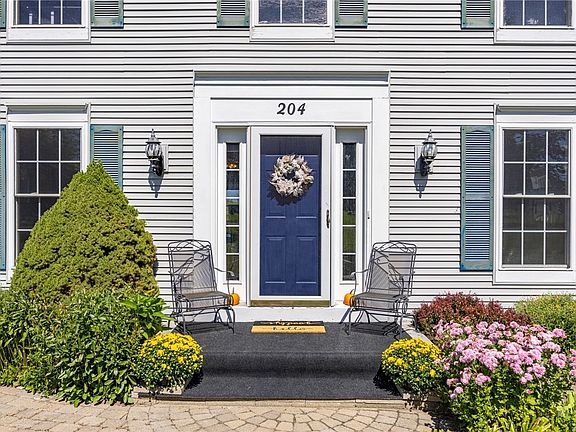 3rd image of 204 Dunbar Rd