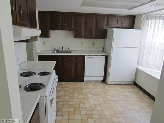 3rd image of 9966 Magnolia Dr #19