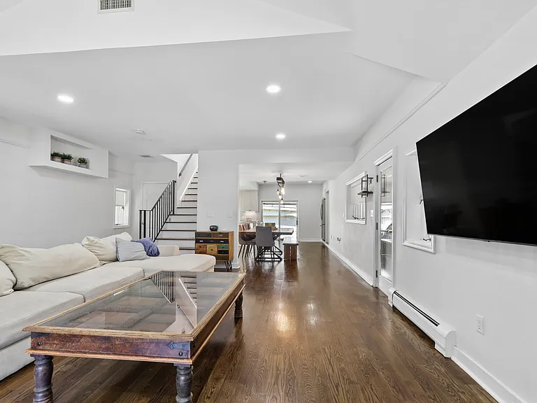107 E Madison Ave — Photo 5