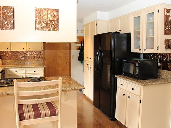 Extra cabinets in Kitchen