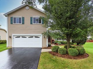 1041 Blue Ridge Pkwy, Algonquin, IL 60102