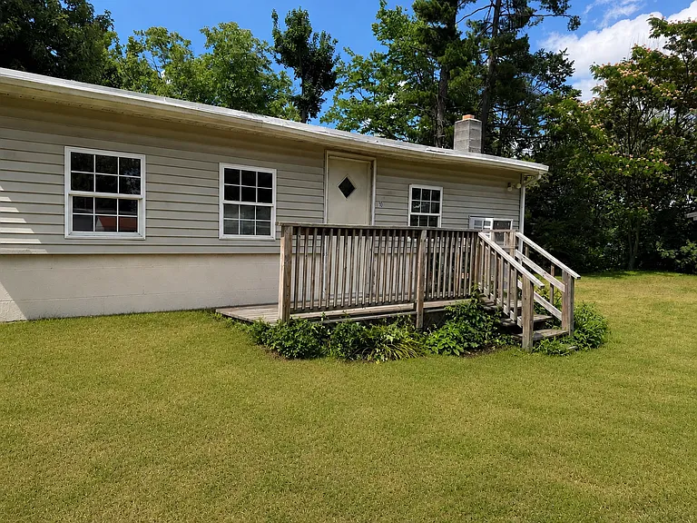 10 Wilton Cir — Photo 1