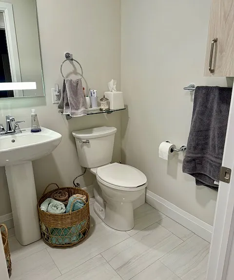 460 Columbia St W — Photo 112