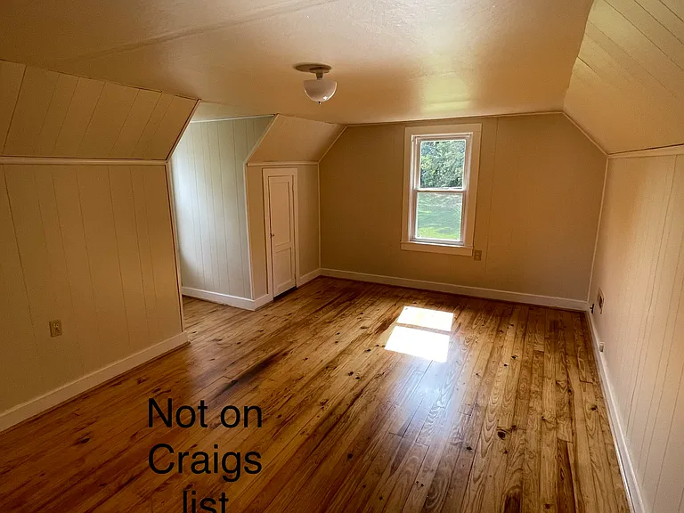 2412 Sinking Creek Rd — Photo 4
