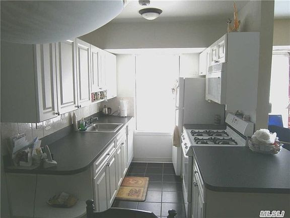 4th image of 15 Houston Ct