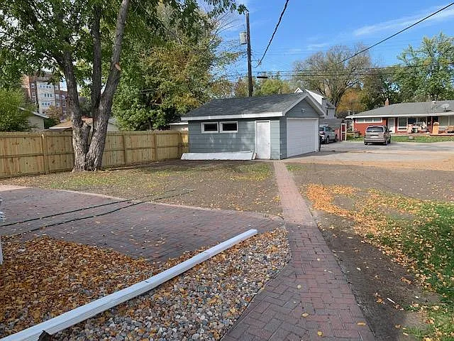 4 bed, 2124 sqft, $2,200 — Photo 3