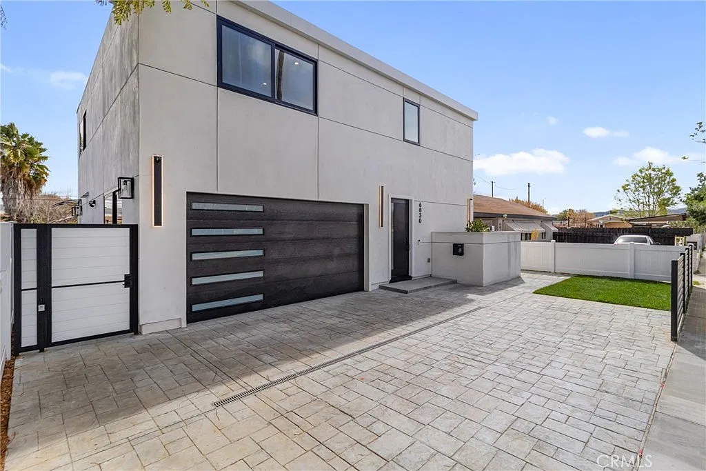 5 bed, 6.0 bath, 3010 sqft, $6,750 — Photo 3
