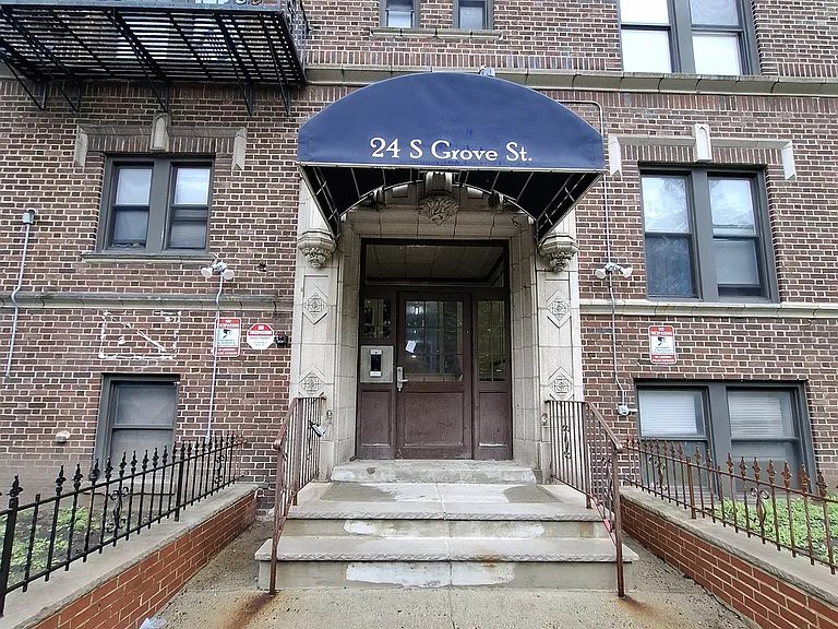 24-25 S Grove St #C5 — Photo 7