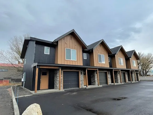2 bed, $1,795 — Photo 1