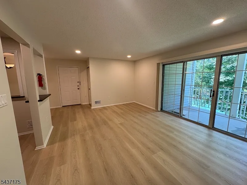 2 bed, 2.0 bath, 1011 sqft, $2,350 — Photo 4