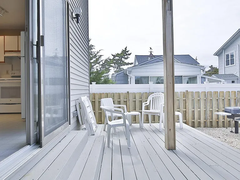 21 Brown Ave — Photo 86